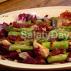 Salaatti kanan ja aurinkokuivattujen tomaattien kera Salaatit aurinkokuivattujen tomaattien ja lihan kera